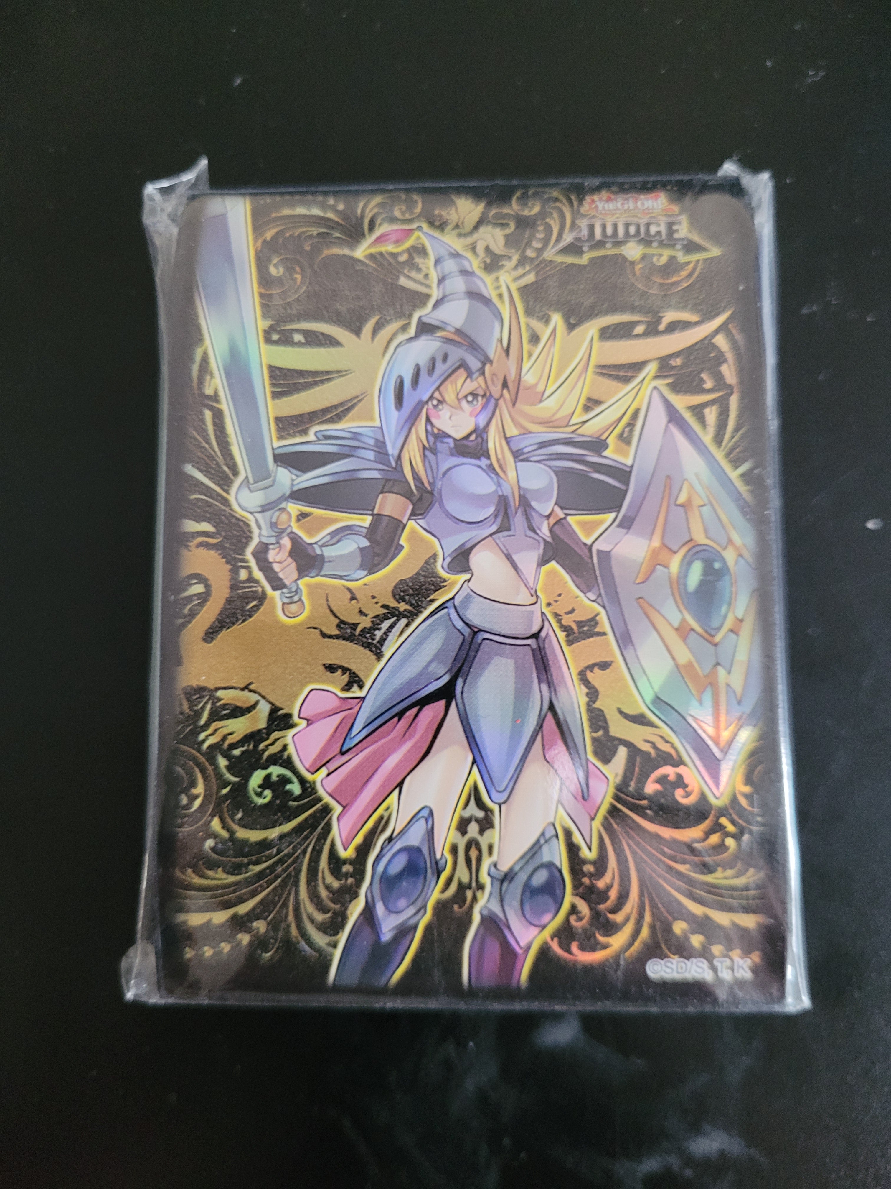 Yugioh selling card dark magician girl